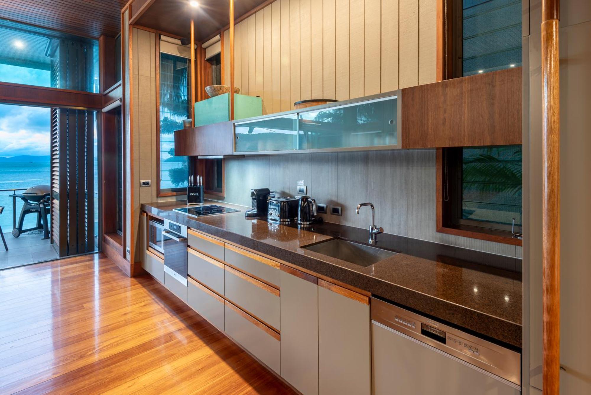 Yacht Club Apartment Hamilton Island