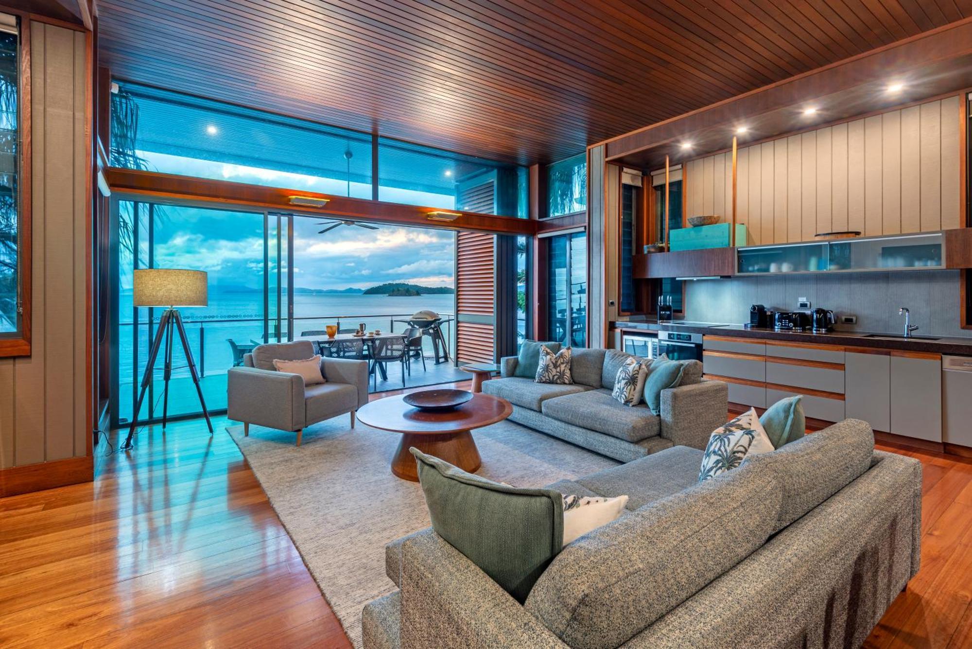 Yacht Club * Hamilton Island
