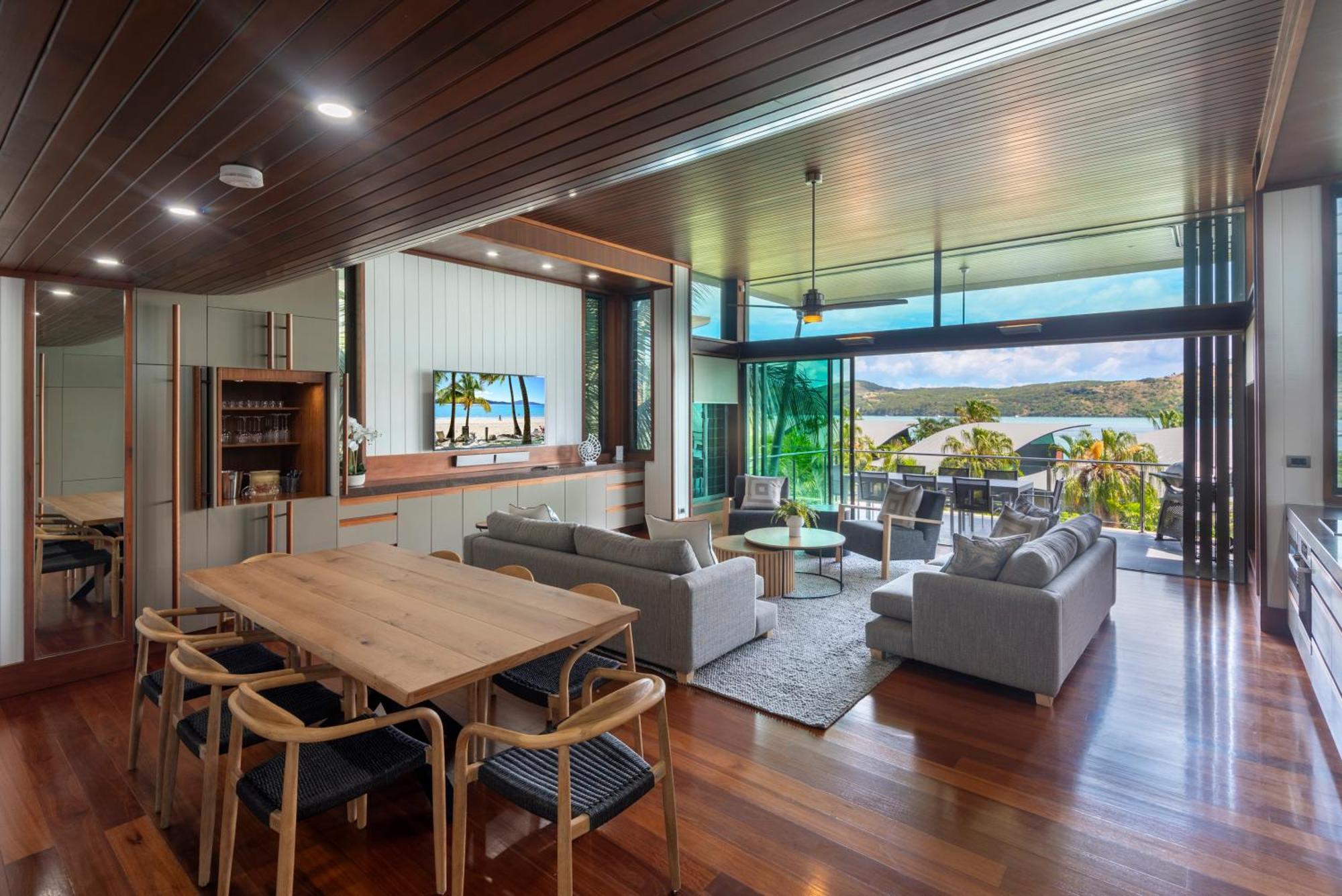 Yacht Club Hamilton Island
