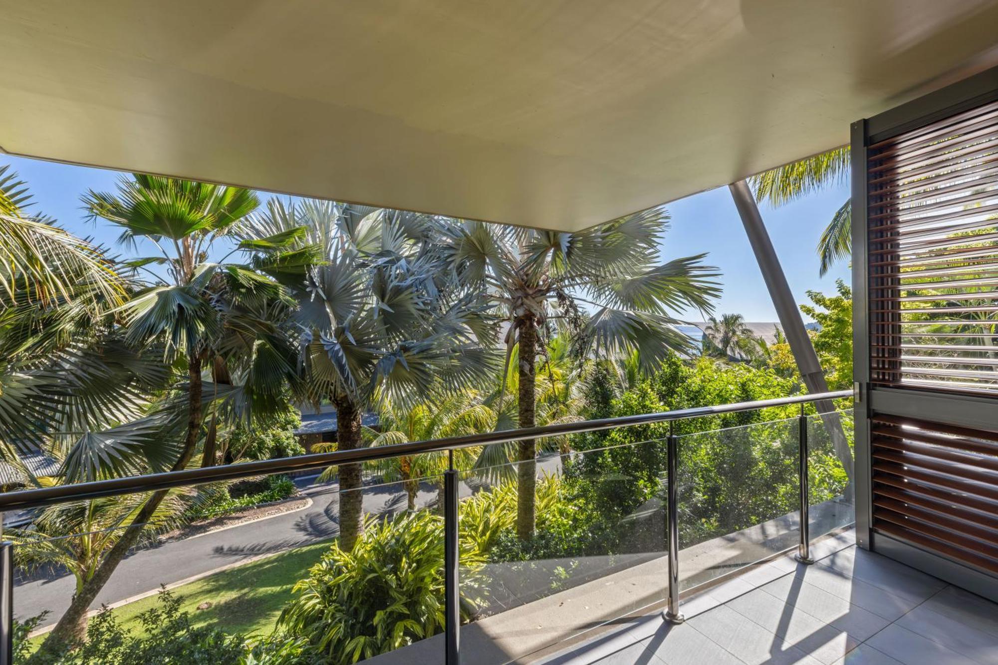 Yacht Club Apartment Hamilton Island