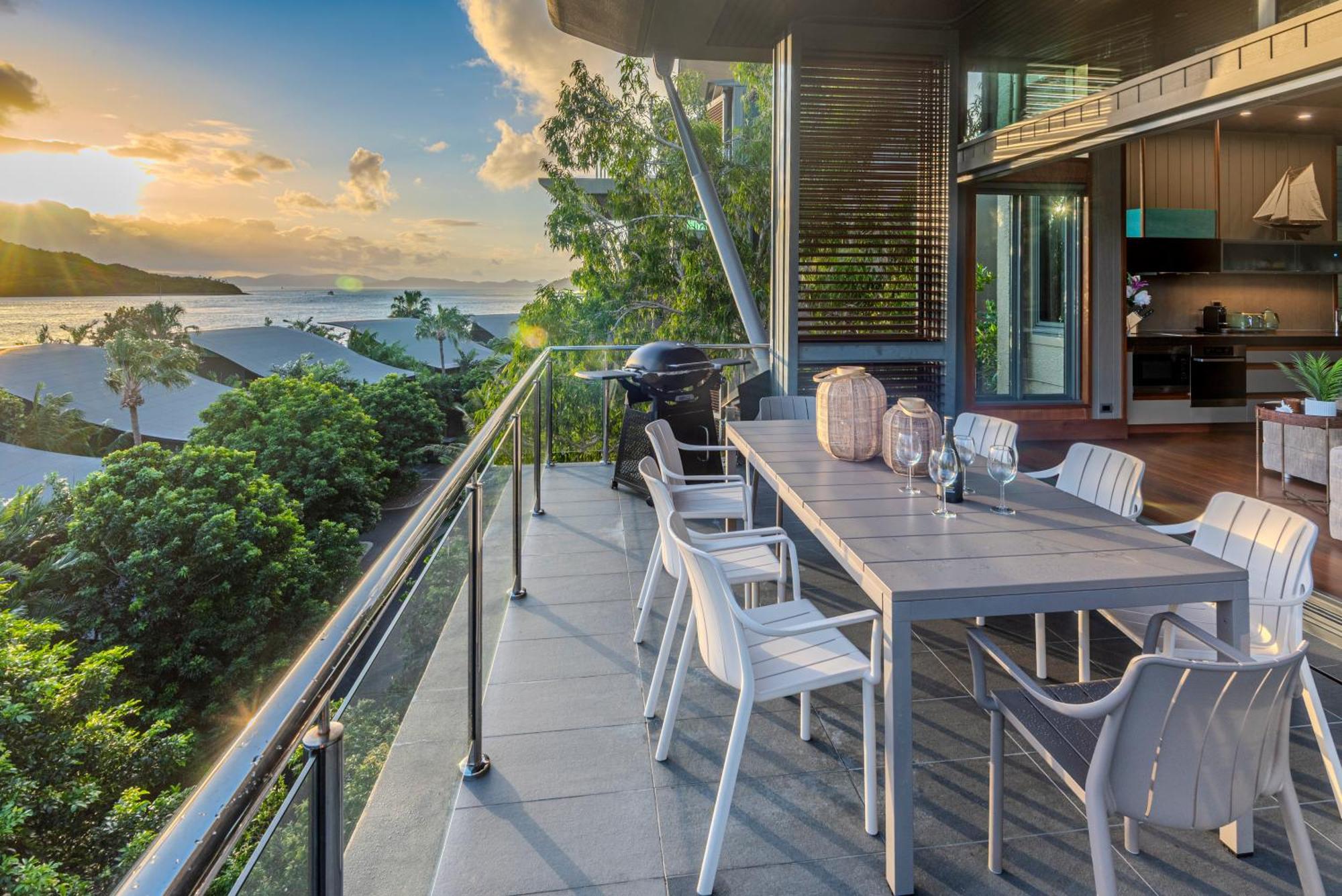 Yacht Club Hamilton Island